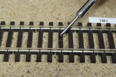 Opravný tmel pro zakrývání děr v kolejových pražcích, hnědá 1, 15g