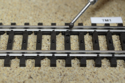 Opravný tmel pro zakrývání děr v kolejových pražcích, hnědá 1, 15g