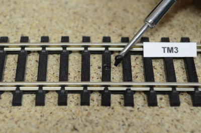 Opravný tmel pro zakrývání děr v kolejových pražcích, černá, 15g