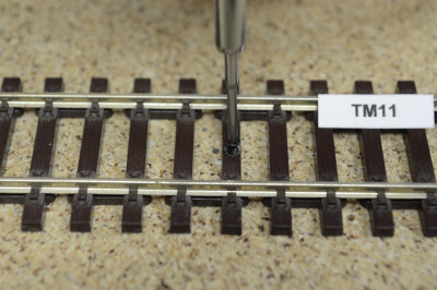 Opravný tmel pro zakrývání děr v kolejových pražcích, hnědá 4, 15g